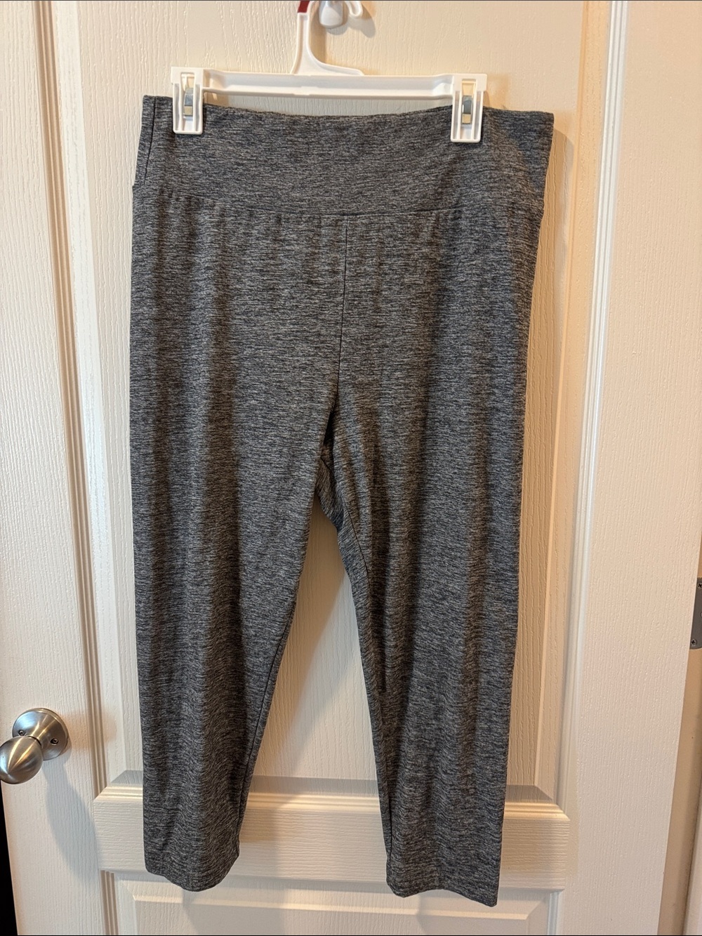 No Boundaries Heathered Charcoal Capri Leggings